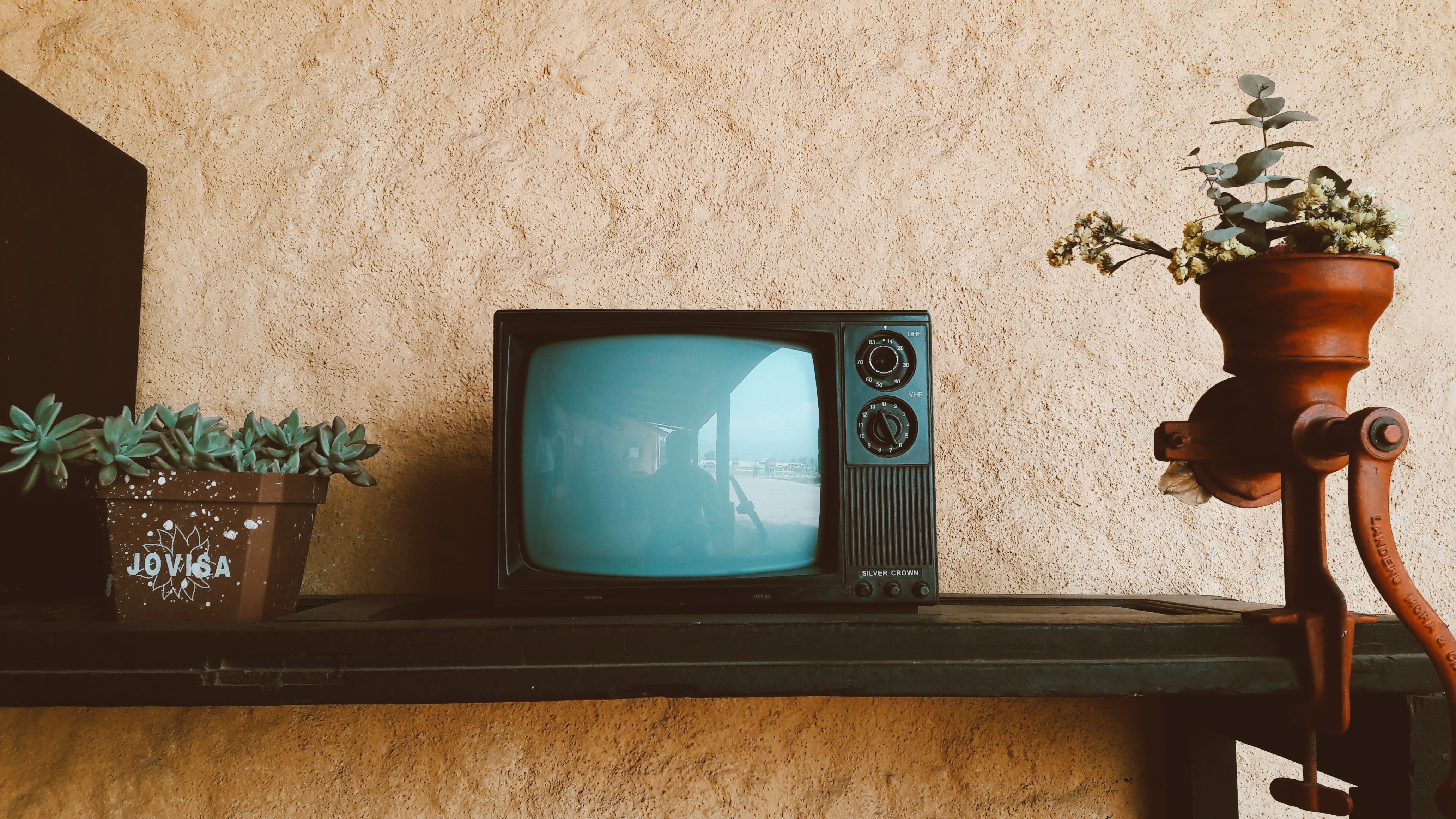 tv celeste vintage.jpg